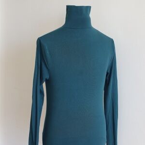 Modern Green Turtle Neck Sweater